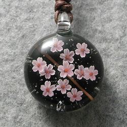 桜咲く とんぼ玉 ガラス ネックレス No2083 2枚目の画像