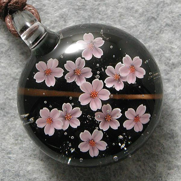 桜咲く とんぼ玉 ガラス ネックレス No2083 1枚目の画像