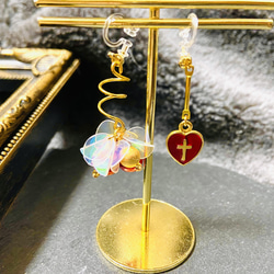 VIVIENNETAM 金色の柄デザインのアシンメトリーピアス　未使用品 VIVIENNETAM 金色の柄デザインのアシンメトリーピアス 未使用品