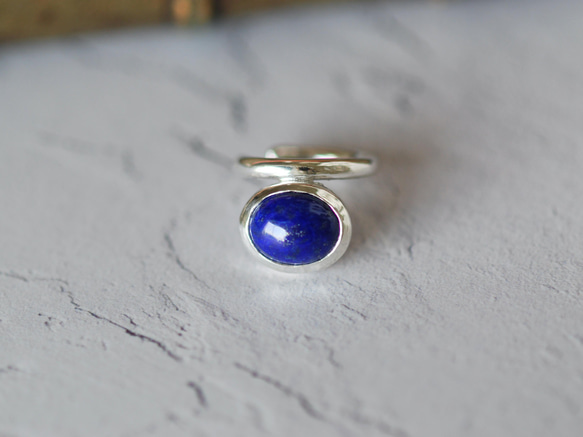 ラピスラズリ 天然石イヤーカフ（片耳） 1枚目の画像