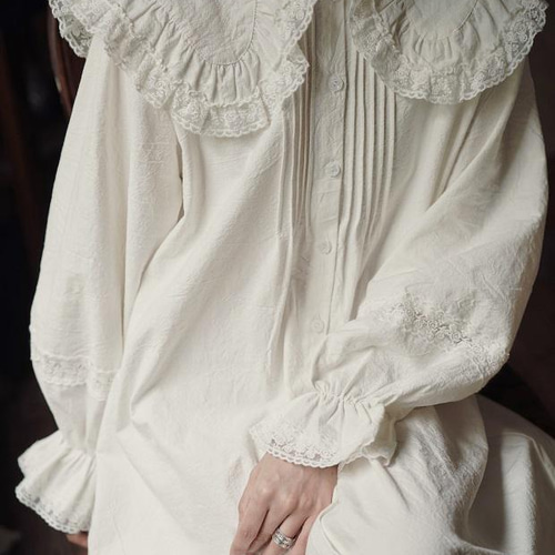 綿100％ お人形襟＋袖フリルのワンピース 白 ビックカラー フレンチ