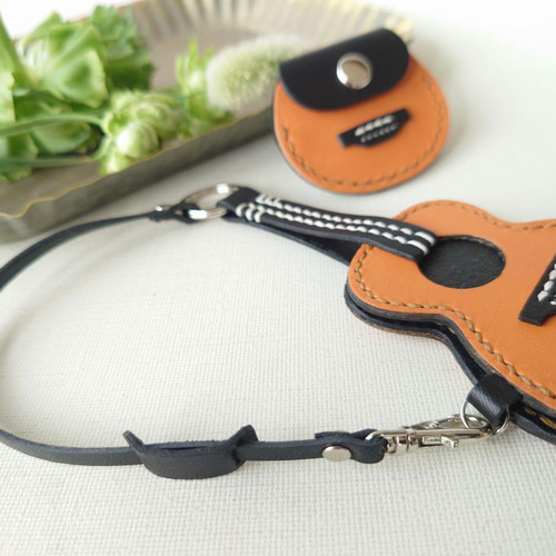 たかみ様のギターのキーホルダーとピック たかみ様のギターのキーホルダーとピック ギターピック