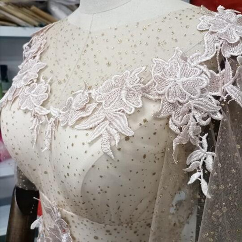 ★Karen Millen★カットワーク刺繍織りミディウエディングドレス 豪華！ カラードレス 高級刺繍 贅沢な総レース 薄ゴールド