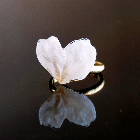 【受注制作】Everpink Sakura. 本物のお花　 桜の花びらのハートリング フリーサイズ ソメイヨシノ 1枚目の画像