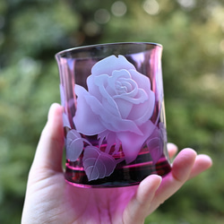 「バラ」ピンク　ロックグラス　サンドブラスト 1枚目の画像