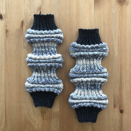 HiMARAYA SOCKS + Opal毛糸 を手編みした mojo レッグウォーマー