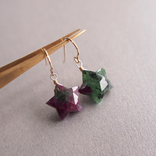 ☆7月誕生石☆星のルビーインゾイサイト AAA 14kgf 薔薇色のピアス