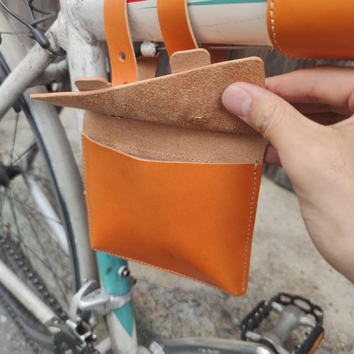 本革ヌメ革 栃木レザーの自転車バッグ 生成りナチュラルの