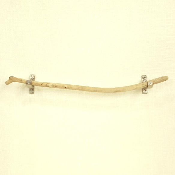 【温泉流木】流木とシンプル金具のタオルハンガー004シルバー湾曲色白 タオル掛け 流木インテリア 2枚目の画像
