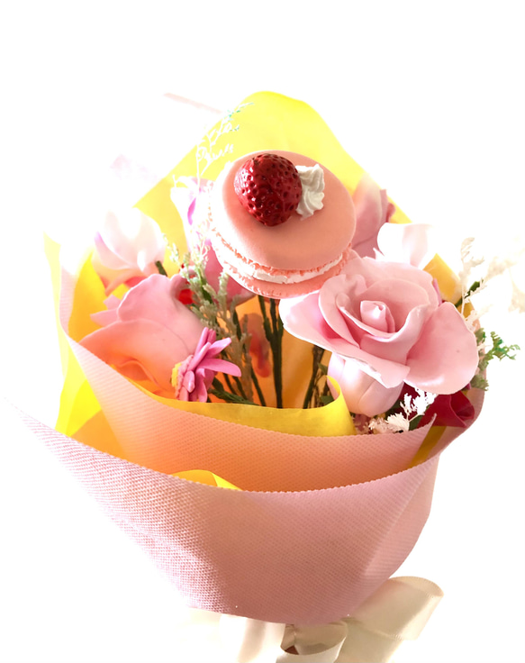 送料無料　【マカロンピック付き】〜お祝いに〜　枯れない、そのまま飾れる　フェイクフラワー花束 3枚目の画像