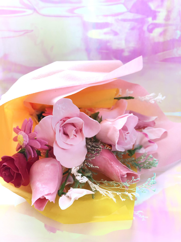 送料無料　【マカロンピック付き】〜お祝いに〜　枯れない、そのまま飾れる　フェイクフラワー花束 9枚目の画像