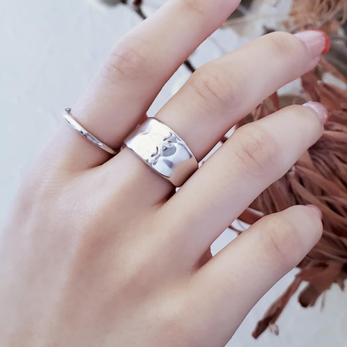 残り2【133】ハンドメイド リング 指輪 四つ葉が一枚隠されたクローバーリング ゴールドとシルバーバー