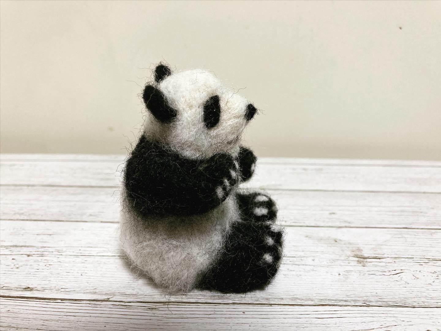 羊毛フェルト　ハンドメイド　ジャイアントパンダ（子供）