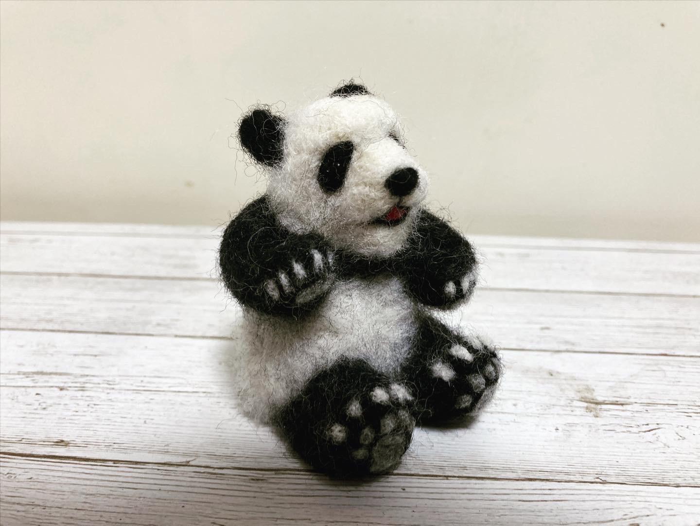 羊毛フェルト　ハンドメイド　ジャイアントパンダ（子供）