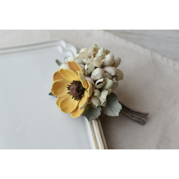 【布花】アネモネと紫陽花の花束コサージュ（イエロー）/一点物 3枚目の画像