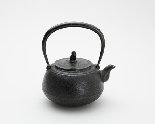 ＵＳＥＤ品　南部長寿堂 伝統工芸士 佐藤 勝芳造　丸型みみずく摘　南部鉄瓶 福介商店｜長壽堂-佐藤勝芳名家鐵壺