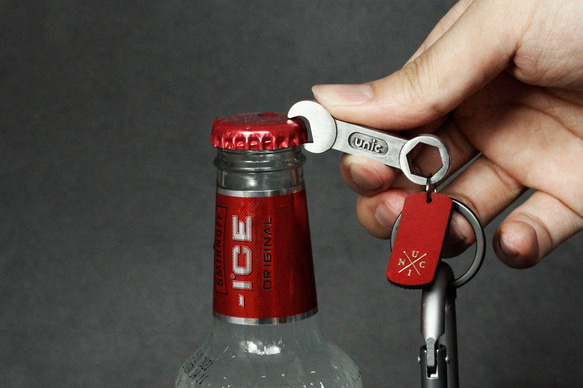 コレクションしていたエナメル塗装の美しいオープナー、栓抜き。28個一式。