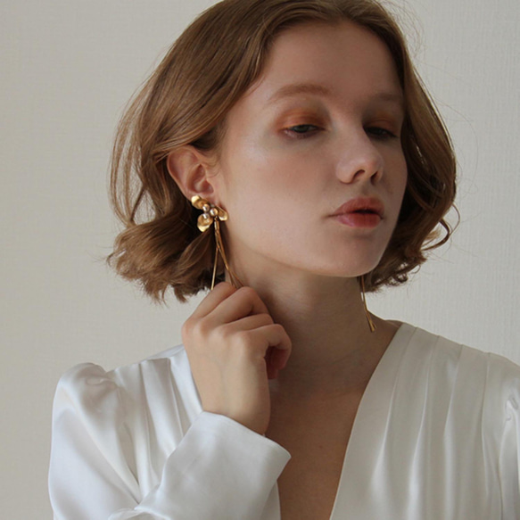 USAビンテージなフラワーパーツにゴールドデザイン ウエディングイヤリングwedding 【コクリコタッセル】 3枚目の画像