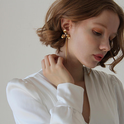 USAビンテージなフラワーパーツにゴールドデザイン ウエディングイヤリングwedding 【コクリコタッセル】 1枚目の画像