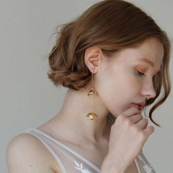 USAビンテージなフラワーパーツにゴールドデザイン ウエディングイヤリングwedding 【コクリコタッセル】 11枚目の画像