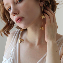 USAビンテージなフラワーパーツにゴールドデザイン ウエディングイヤリングwedding 【コクリコタッセル】 8枚目の画像