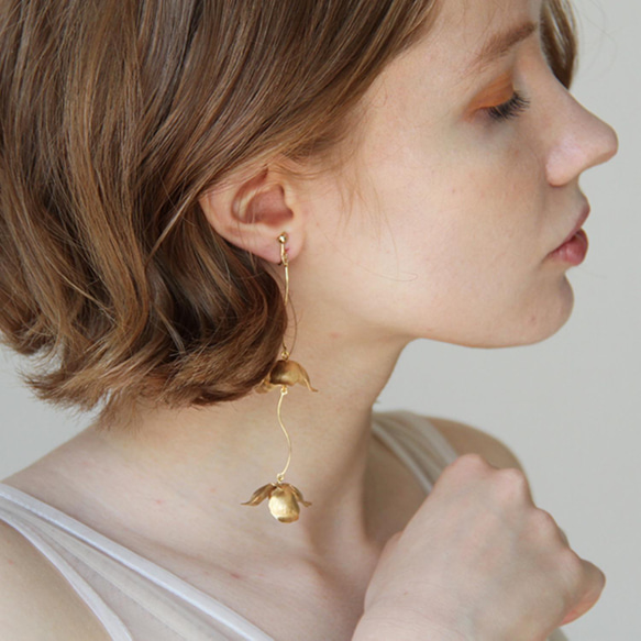 USAビンテージなフラワーパーツにゴールドデザイン ウエディングイヤリングwedding 【コクリコタッセル】 10枚目の画像