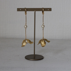 USAビンテージなフラワーパーツにゴールドデザイン ウエディングイヤリングwedding 【コクリコタッセル】 13枚目の画像