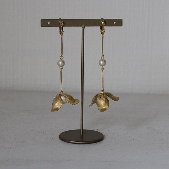 USAビンテージなフラワーパーツにゴールドデザイン ウエディングイヤリングwedding 【コクリコタッセル】 13枚目の画像