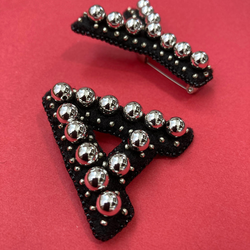 ビーズ刺繍ブローチ イニシャルブローチ A アルファベット A  
