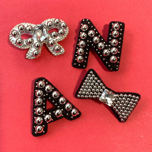 ビーズ刺繍ブローチ イニシャルブローチ A アルファベット A  