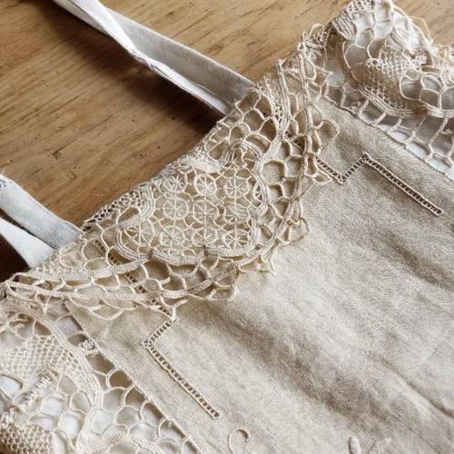 フランスアンティーク花文字手刺繍イニシャルのリネンとドイツ