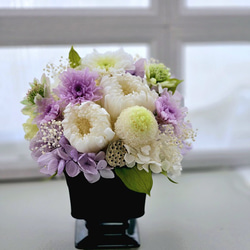 白い輪菊の仏花アレンジ プリザーブドフラワー Atelier Ami（アトリエ