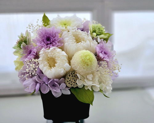 仏花一対 菊をベースにして心をこめて制作 きれいな状態で長持ち ホワイト・ピンク 仏花一対 菊をベースにして心をこめて制作 きれいな状態で