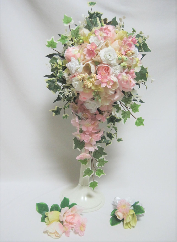 桜、チューリップのキャスケードブーケ♪ブートニア付き♪生花みたいに綺麗な造花です♪高品質なのに安い 2枚目の画像