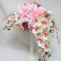 ダリアと胡蝶蘭のクレッセントブーケ♪ブートニア付き♪生花みたいに綺麗な造花です♪高品質なのに安い 4枚目の画像