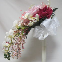 ダリアと胡蝶蘭のクレッセントブーケ♪ブートニア付き♪生花みたいに綺麗な造花です♪高品質なのに安い 7枚目の画像