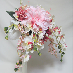 ダリアと胡蝶蘭のクレッセントブーケ♪ブートニア付き♪生花みたいに綺麗な造花です♪高品質なのに安い 12枚目の画像
