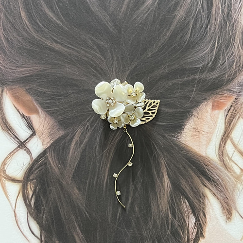 パールフラワーとビジューのポニーフック ポニーフック・ヘアカフス 