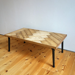ヘリンボーンの折りたたみテーブル 1枚目の画像
