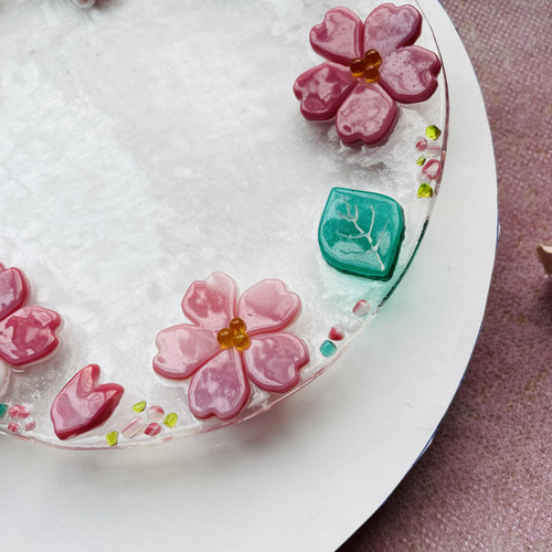 受注制作】桜のお皿 中皿 四つ葉硝子 通販 13602672｜Creema