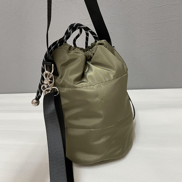 【SALE】ナイロン × チェーン カジュアル 3way 巾着 バッグ　khaki 8枚目の画像