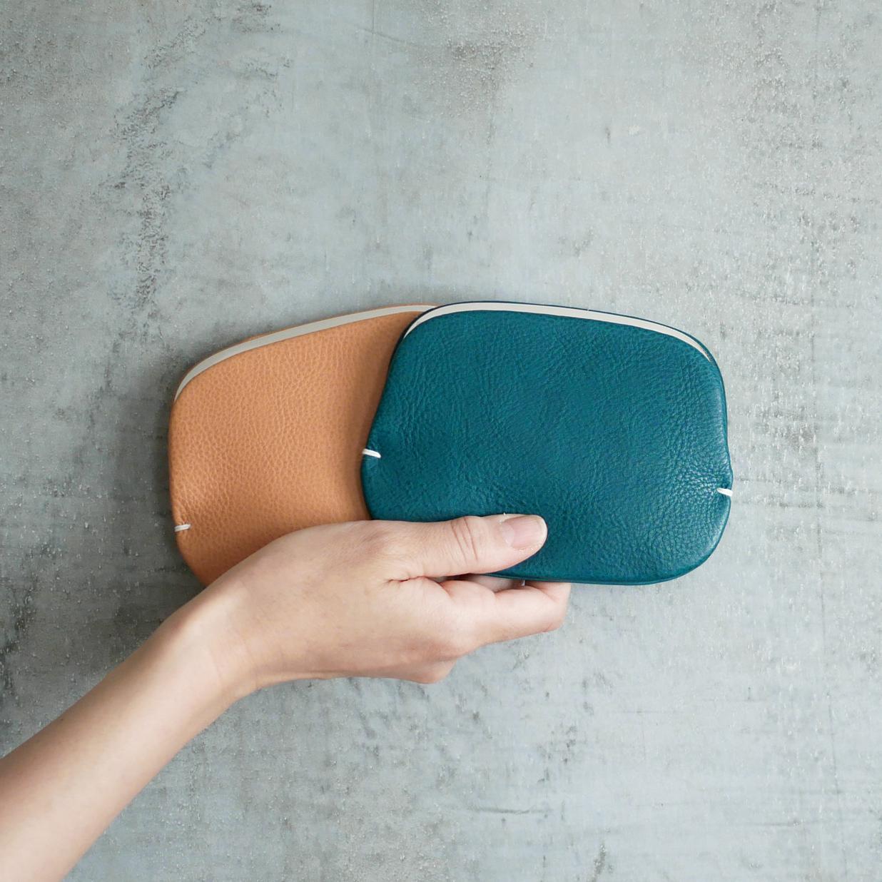 薄さが嬉しい！「ミニマムなスナップウォレット・M」　ピーコックブルー