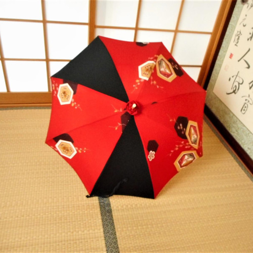 ③レトロ　昭和の傘　女の子　赤　50cm　未使用　未開封　アンティーク　可愛いな 傘 和傘 赤 レッド 花と蝶 晴雨兼用 和風傘 かさ 木製 雨傘 和風