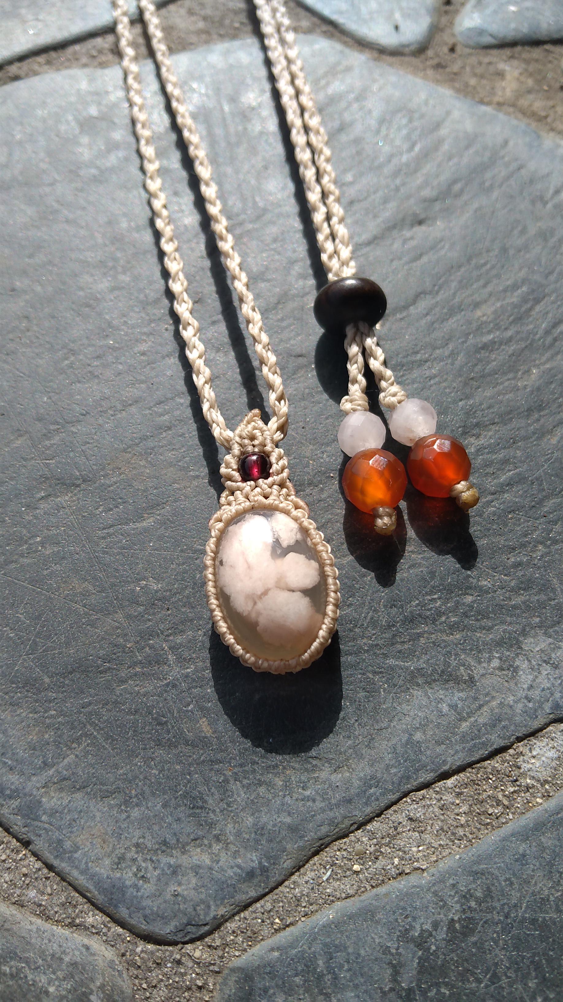 のマクラメネックレス