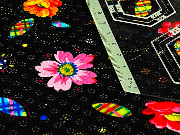 Odile Bailloeul 110cm x 50cm Flower Confetti/Black 4枚目の画像
