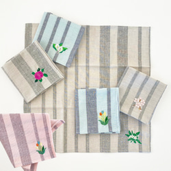 【刺繍の亀田縞ハンカチーフ】5種類の可憐な花刺繍 綿100％ 伝統織物 1枚目の画像