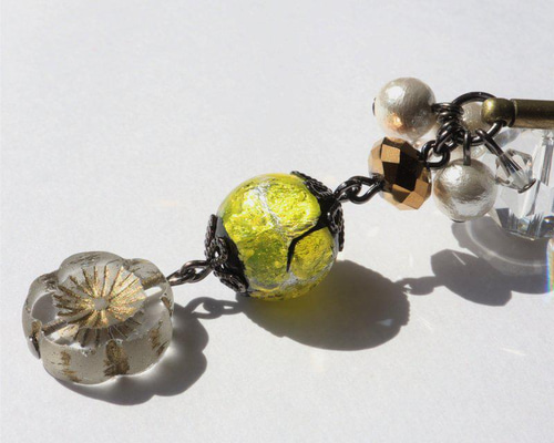 アンティークJewelry コブラが、ガーネットの玉を くわえている構図 アンティークJewelry コブラが、ガーネットの玉を くわえている構図
