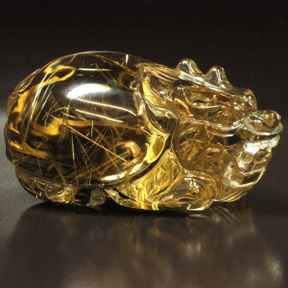 【金のオーラがすごい】ゴールド タイチンルチル クォーツ 龍亀 ロングイ Ｌｎｇ４ ３７ｇ 金色の座布団＆台座付 ギフト 1枚目の画像