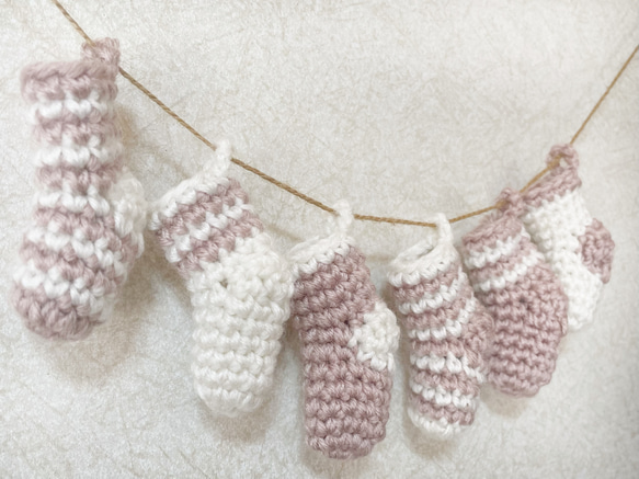 【期間限定】クリスマスガーランド ミニ靴下 ピンク×ホワイトカラー 3枚目の画像