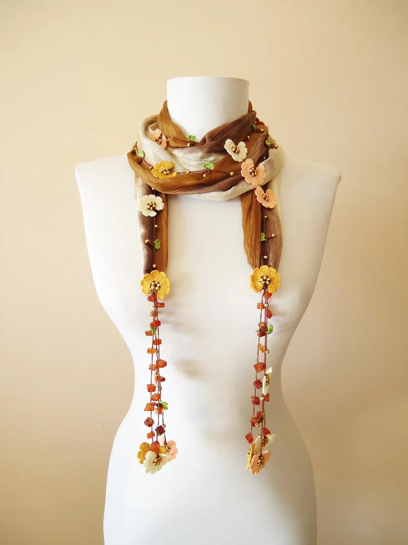 刺繍のお花つき　シルクスカーフのロングラリエット　ブラウン